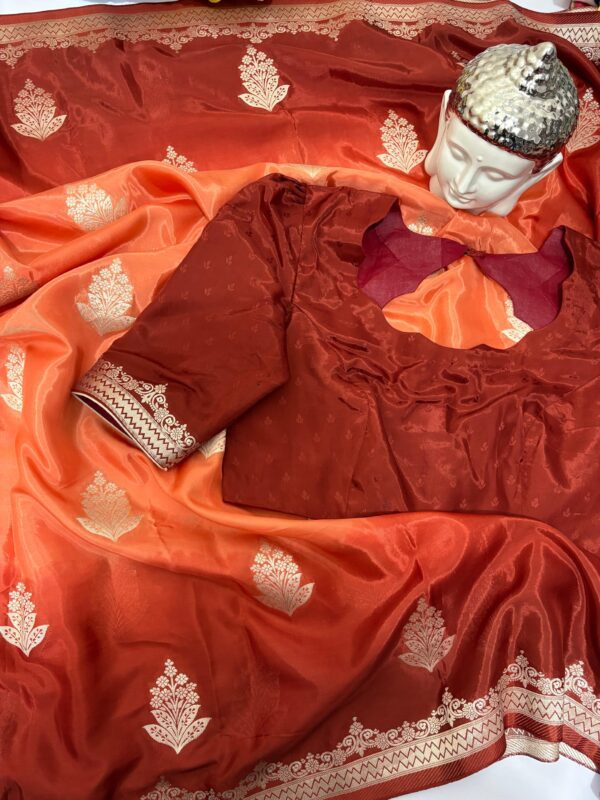 Dual shade pure crepe saree having all over bootis with silver weaving