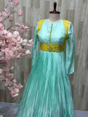 Crepe long gown with pretty pattern