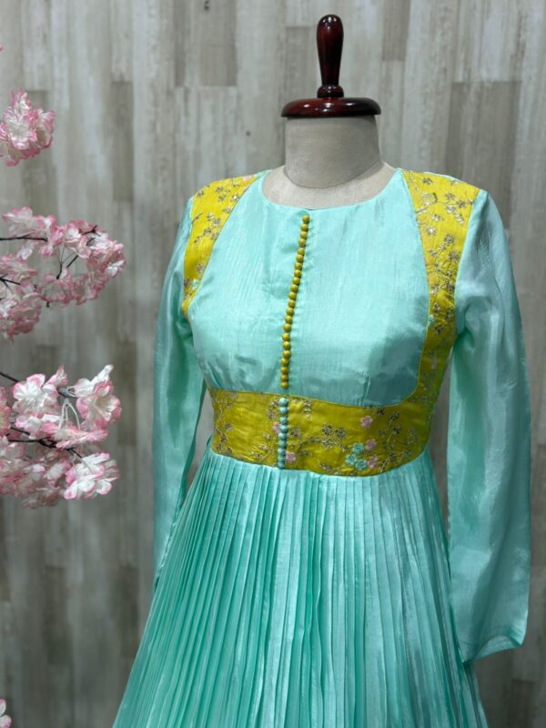 Crepe long gown with pretty pattern