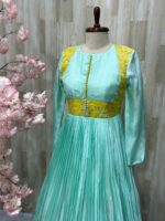 Crepe long gown with pretty pattern