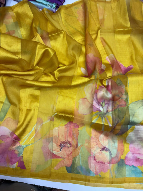 Flowy floral print saree